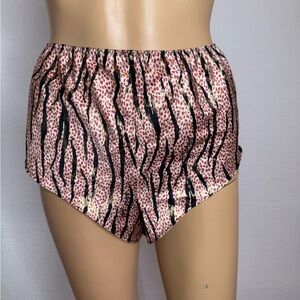 🆕 Victoria’s Secret Micro Flutter Pijama Shorts Size XL Animal Print